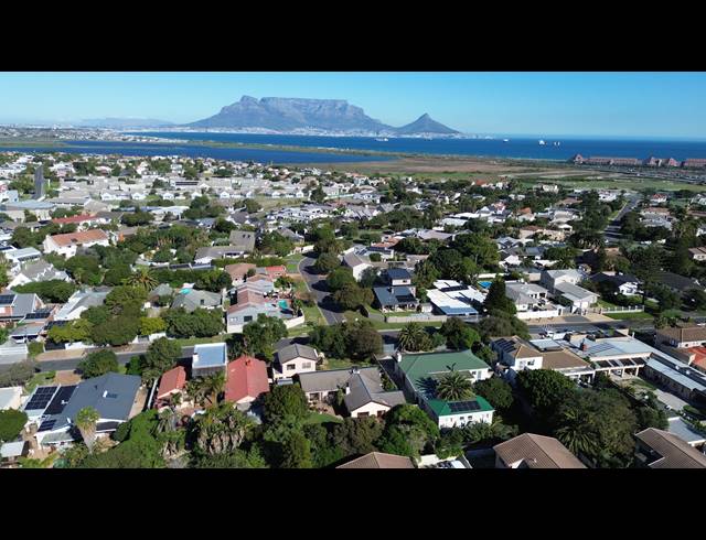 1,004M² VACANT LAND FOR SALE IN TABLE VIEW